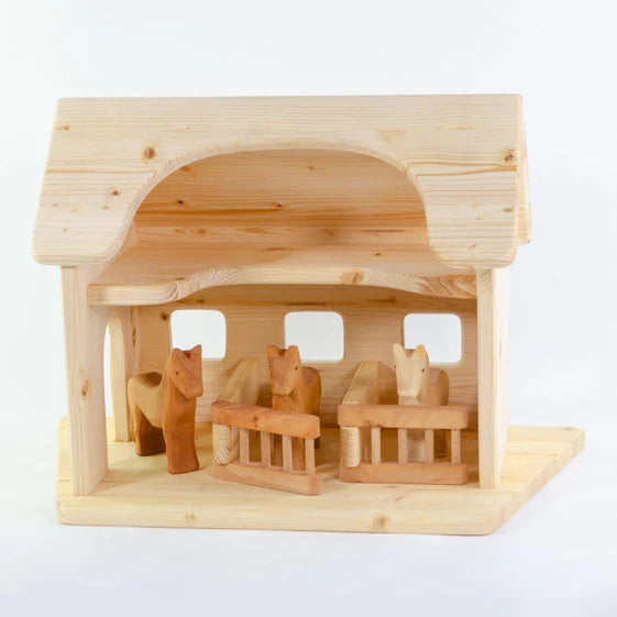 Drei Blätter Wooden Cattle Shed