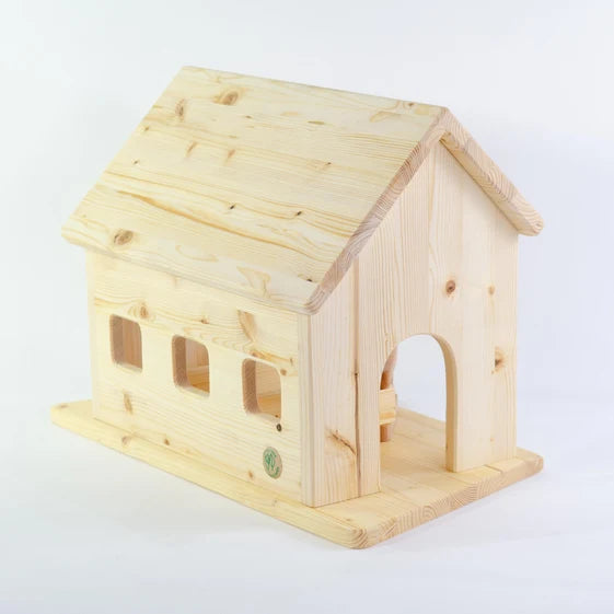 Drei Blätter Wooden Cattle Shed