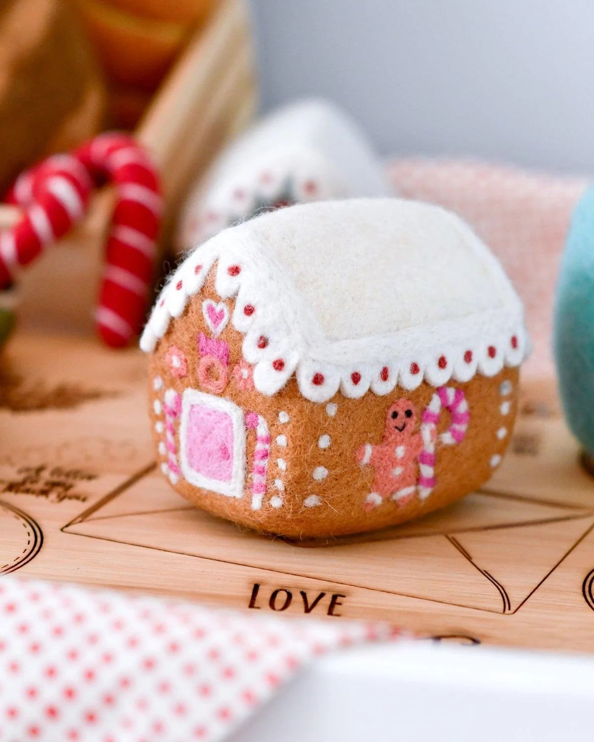 Tara Treasures Felt Gingerbread House